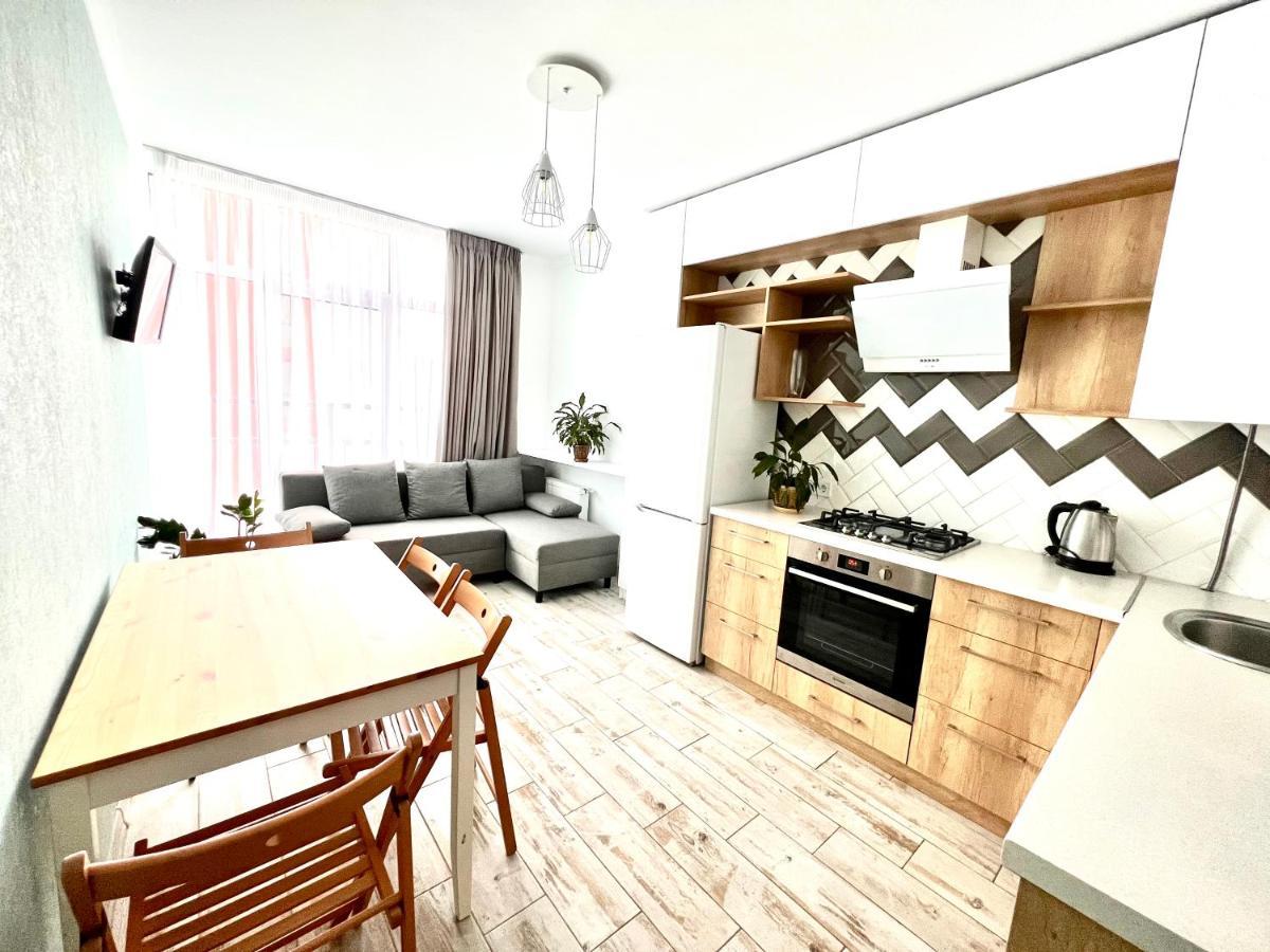 Osapart Cozy Apartment In A Complex Semycvit Lviv Exterior foto